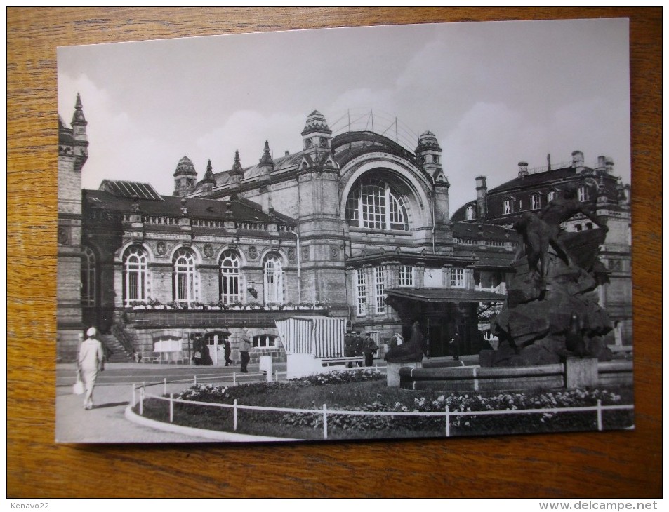 Schwerin , Hauptbahnhof Mit Schiffbrüchigendenkmal - Schwerin