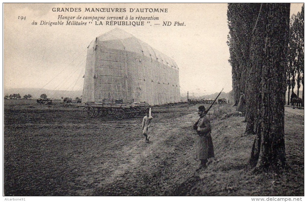 Hangar De Campagne Servant à La Réparation Du Dirigeable Militaire "La République - Dirigibili