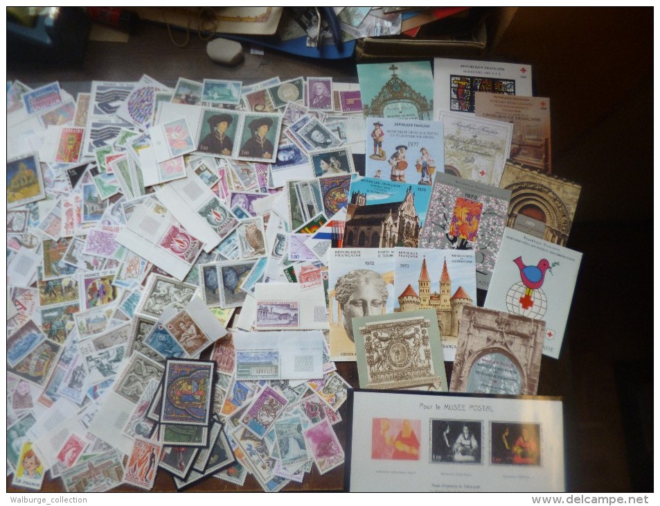 FRANCE SPLENDIDE VRAC NEUF XX AVEC CARNETS ANNEES 70s. ENVIRON 4000 TIMBRES !!! DEPART 1 EURO !!! - Lots & Kiloware (mixtures) - Min. 1000 Stamps