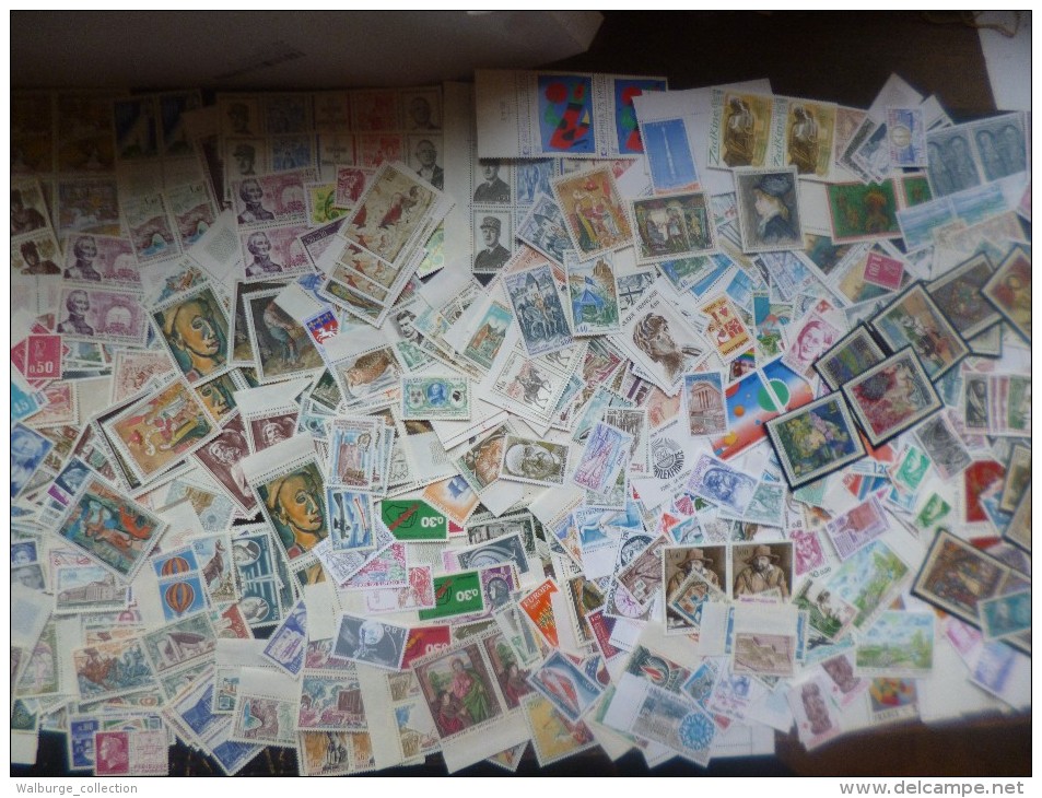 FRANCE SPLENDIDE VRAC NEUF XX AVEC CARNETS ANNEES 70s. ENVIRON 4000 TIMBRES !!! DEPART 1 EURO !!! - Lots & Kiloware (mixtures) - Min. 1000 Stamps