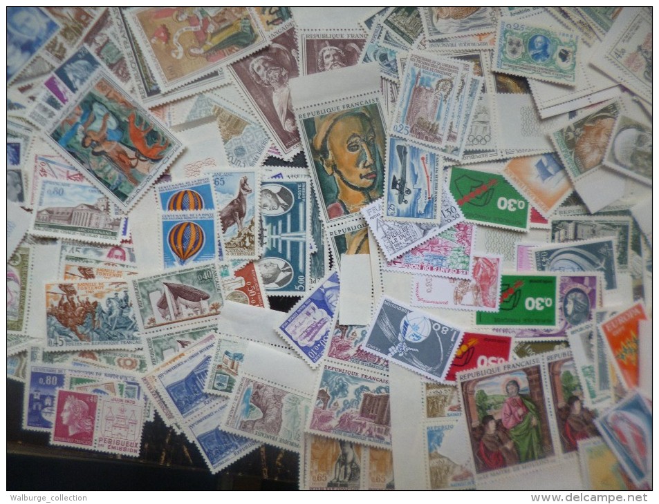 FRANCE SPLENDIDE VRAC NEUF XX AVEC CARNETS ANNEES 70s. ENVIRON 4000 TIMBRES !!! DEPART 1 EURO !!!