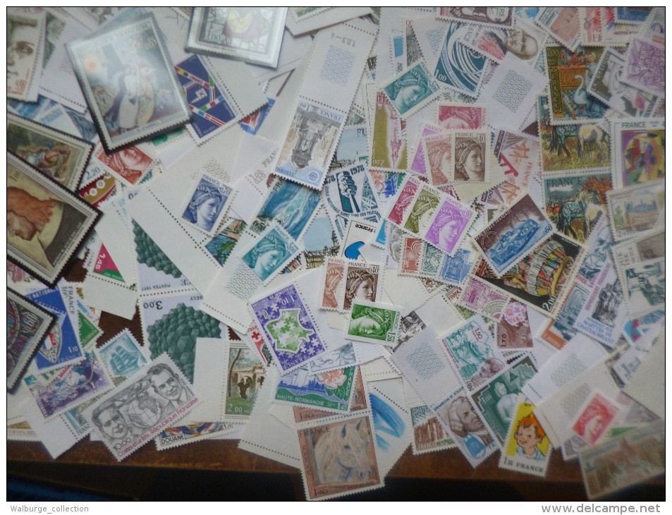 FRANCE SPLENDIDE VRAC NEUF XX AVEC CARNETS ANNEES 70s. ENVIRON 4000 TIMBRES !!! DEPART 1 EURO !!!