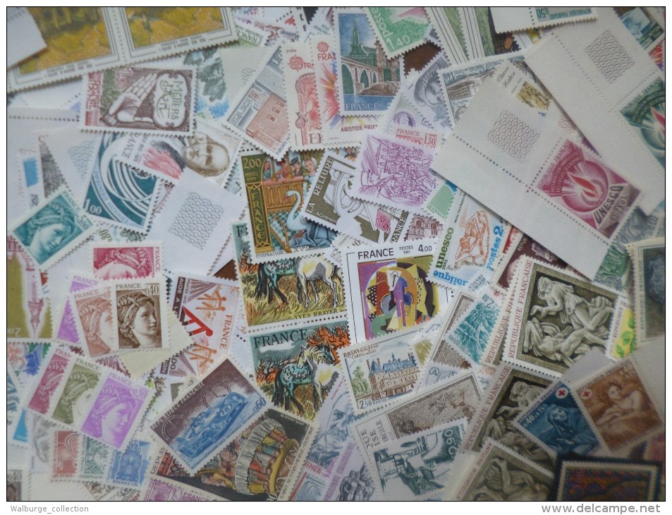 FRANCE SPLENDIDE VRAC NEUF XX AVEC CARNETS ANNEES 70s. ENVIRON 4000 TIMBRES !!! DEPART 1 EURO !!!