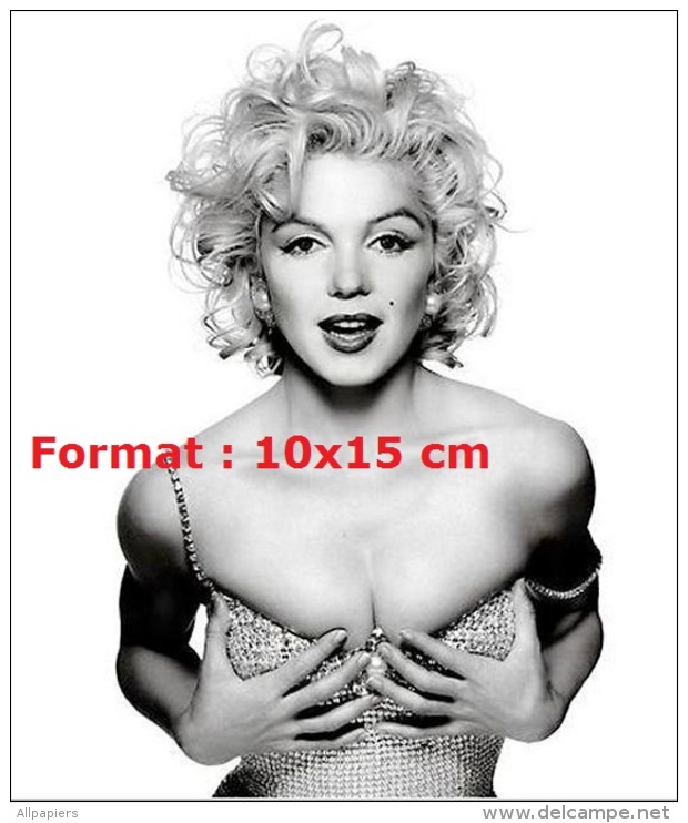 Reproduction D'une Photographie D'un Portrait De Marilyn Monroe Avec Ses Cheveux Bouclés - Autres & Non Classés