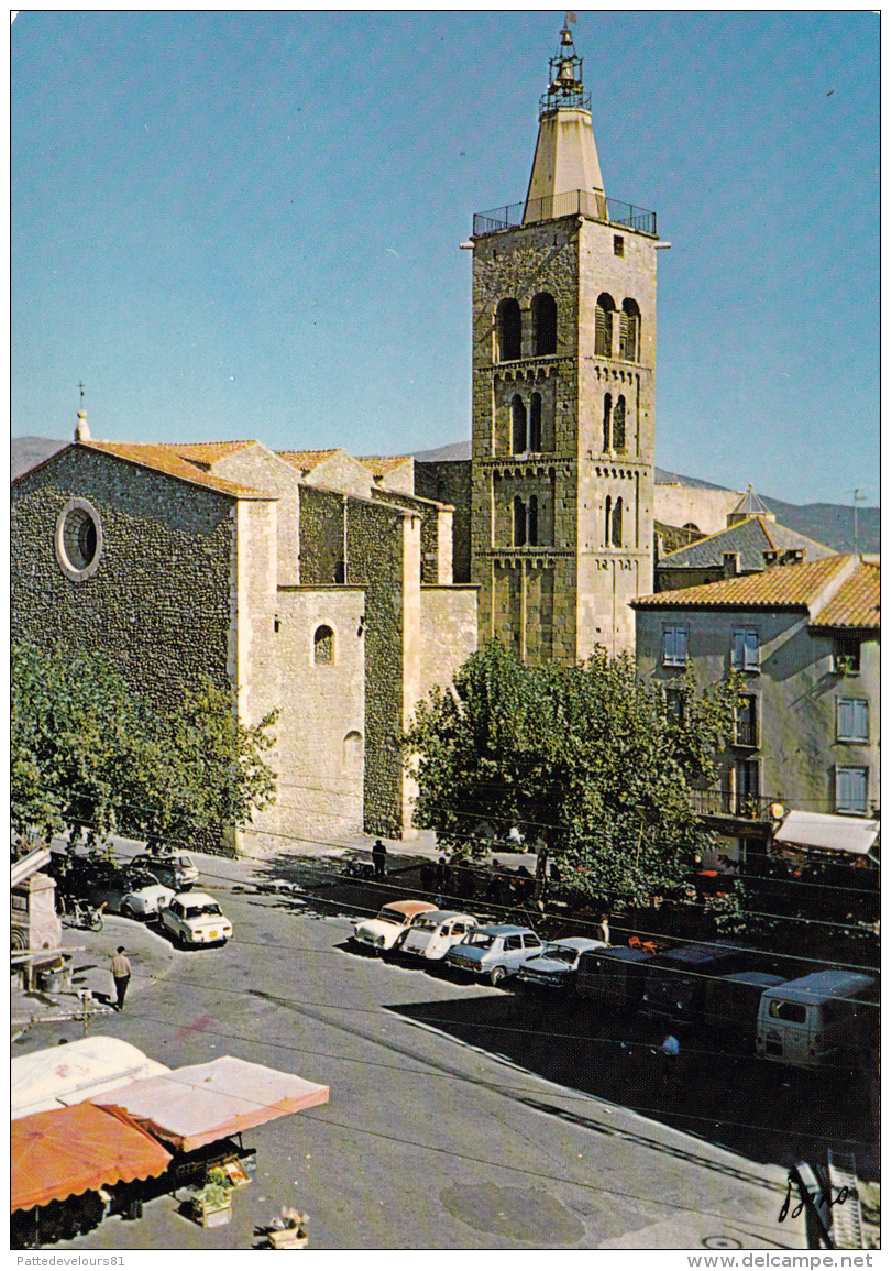 CPSM (66)  PRADES Eglise St Pierre  Voitures Des Années 60/70 - Prades