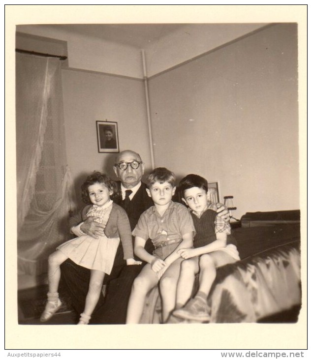 Photo Originale Vieux & Vieilles - Grand-Père Et Ses Petits Enfants - Personnes Identifiées