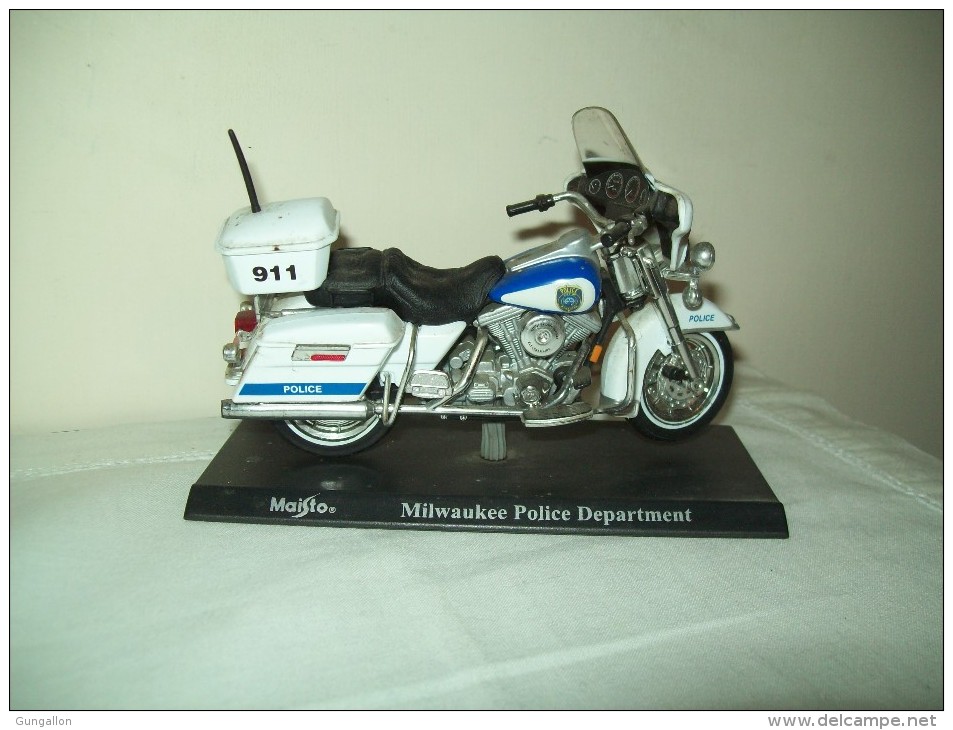 Harley Davidson (Milwaukee Police Department) "Maisto"  Scala 1/18 - Moto