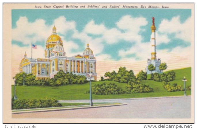 Iowa Des Moines State Capitol Building &amp; Soldiers And Sailors Monument - Des Moines