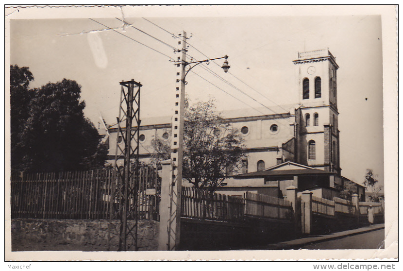 Carte Photo - Eglise Catholique De Diego Suarez - Circulé 1952, Mauvais état - Madagascar