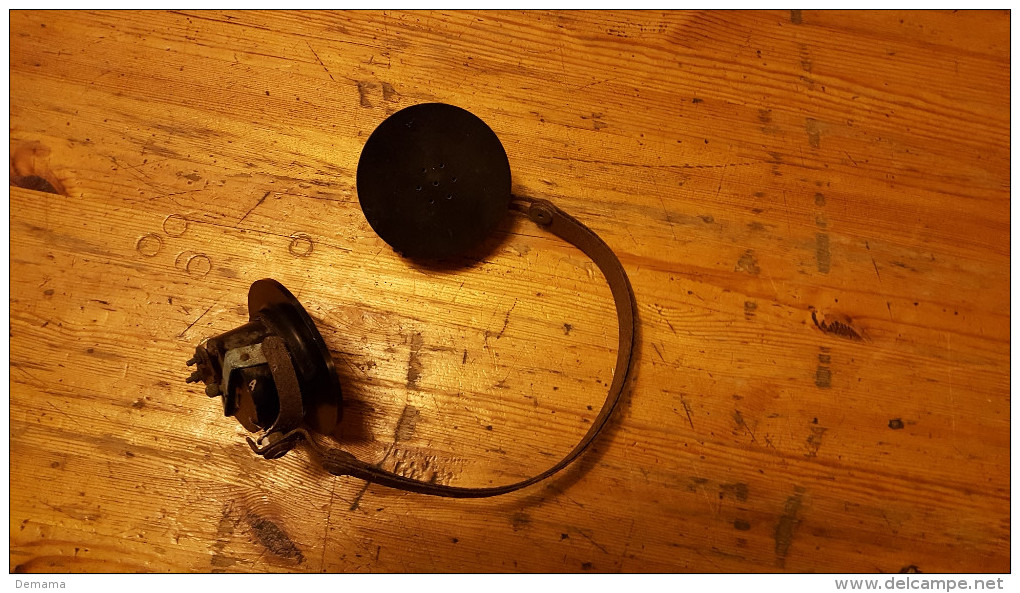 Headphone Bakelite, probably WWII, for parts or restoration, no mark