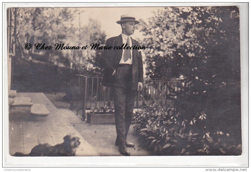 HOMME AVEC CHAPEAU CANOTIER ET SON CHIEN - CARTE PHOTO - Perros