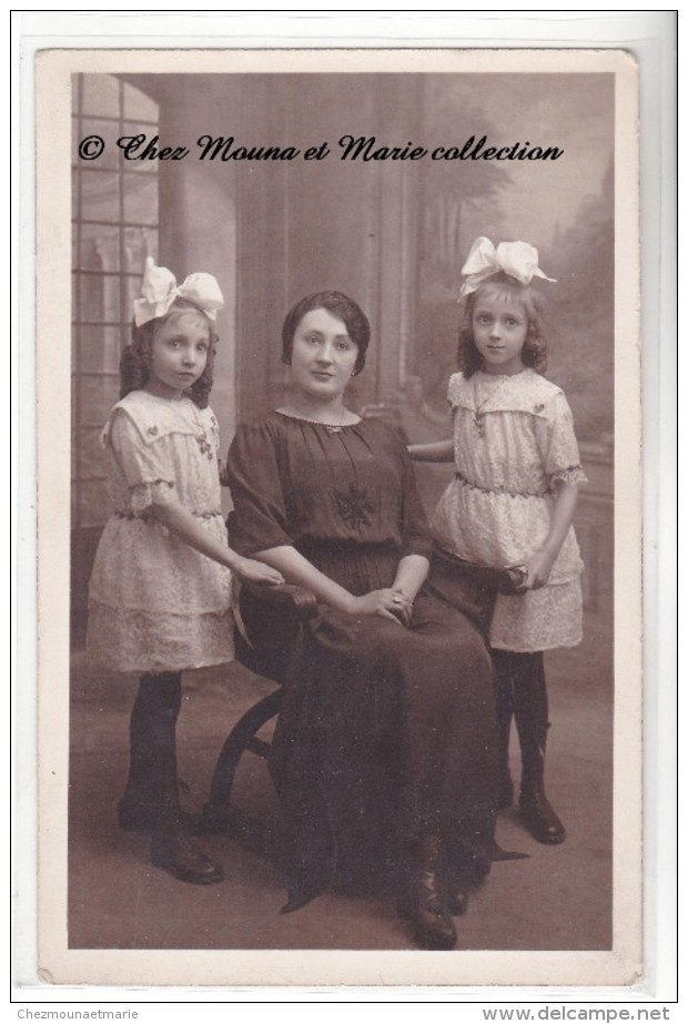 1922 - PETITES FILLES AVEC COIFFURE - DUPONT ET PAUTRAT - CARTE PHOTO - Grupo De Niños Y Familias