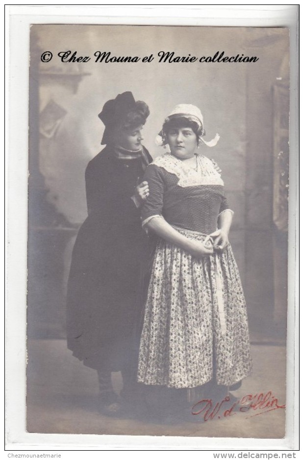 FEMMES EN COSTUMES ET COIFFES TRADITIONNELS - CARTE PHOTO - Kostums