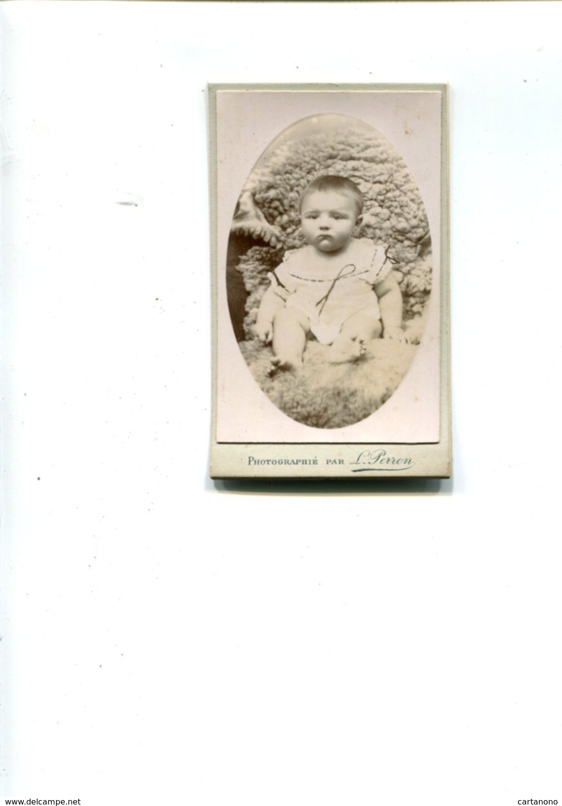 Photo CdV - Bébé Assis  - Charleville - Personnes Anonymes