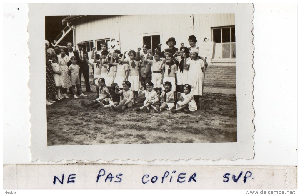 PHOTO  RARE -   LE  HAVRE -  FRONT  NATIONAL -  Groupe D'enfants Photographié Le Poing Levé - 14 Juillet 1934 - Lieux