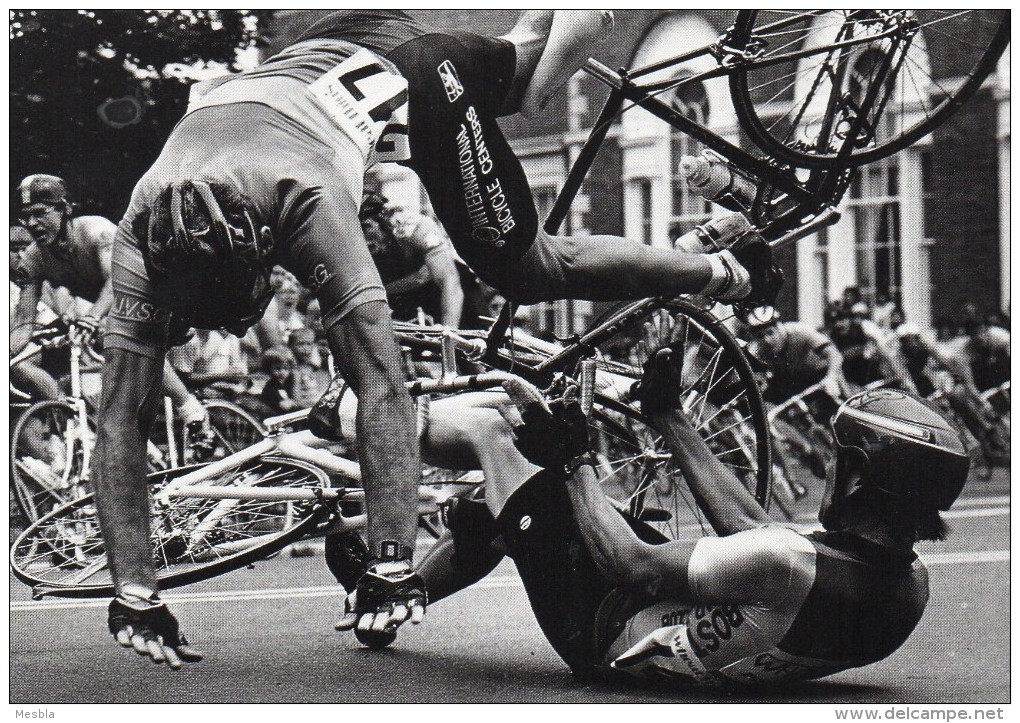CYCLISME - Reproduction D´une Photo  De Presse - John Blanding 1985 - The Boston Globe  - Bicycle Crash - Sonstige & Ohne Zuordnung