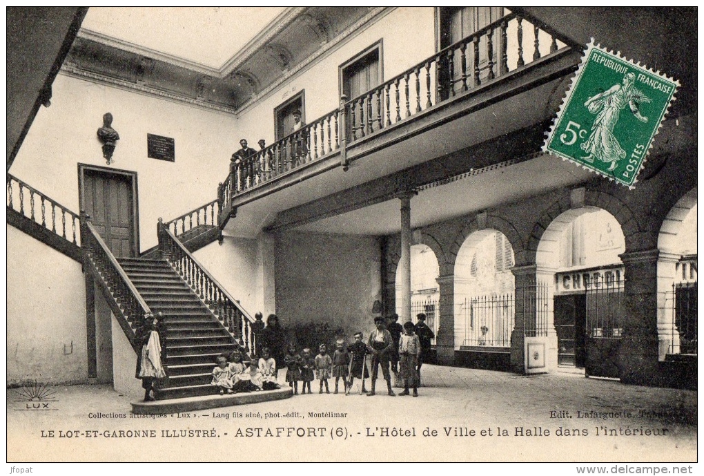 47 LOT ET GARONNE - ASTAFFORT Hôtel De Ville Et La Halle Dans L'intérieur - Astaffort