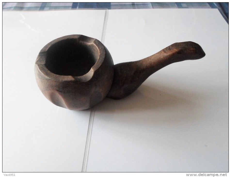 TRES JOLI CENDRIER ANCIEN EN BOIS FORME DE PIPE    *****    A   SAISIR   ****** - Altri & Non Classificati