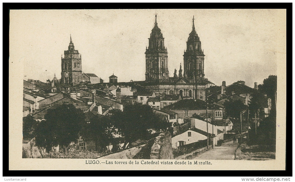 LUGO -  Las Torres De La Catedral Vistas Desde La Muralla  ( Ed. Grafos )  Carte Postale - Lugo