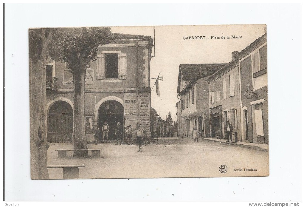 GABARRET PLACE DE LA MAIRIE (PETITE ANIMATION) - Gabarret