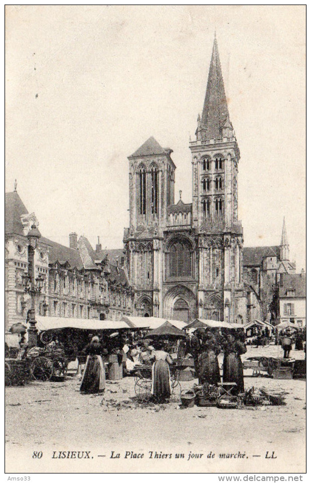 3197. CPA 14 LISIEUX. LA PLACE THIERS UN JOUR DE MARCHE - Lisieux