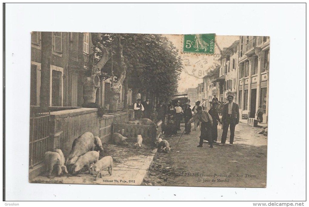 SAINT PALAIS (BASSES PYRENEES) RUE THIERS LE JOUR DE MARCHE (MARCHAND DE COCHONS) 1913 - Saint Palais