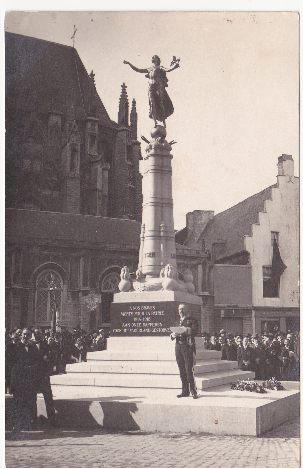 Tienen: Monument 1914-1918. (carte-photo,J. Leyssens) - Tienen