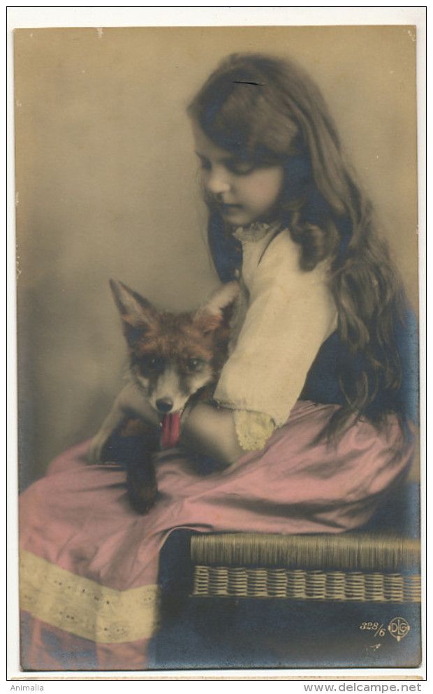 Tres Jolie Carte Jeune Fille Avec Renard Colorisée Young Girl With Fox Hand Colored - Autres & Non Classés