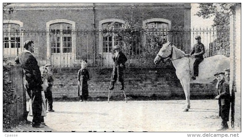 CPA 02 HARGICOURT Aisne - La Mairie (un Homme Sur Cheval Et Un Autre Sur Des échasses) ° P. D. P. Dupré édit. St-Quentin - Autres & Non Classés