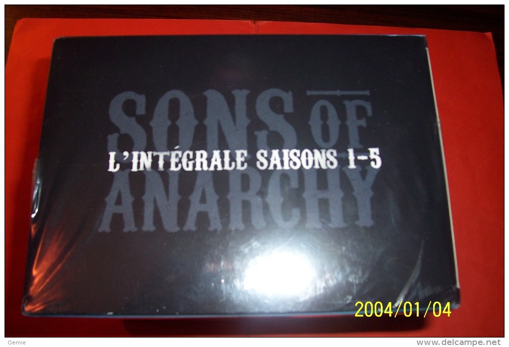 SONS OF ANARCHY  ° L'INTEGRALE SAISON 1 A 5 INCLUS LE BANDANA DU SAMCRO 15 DVD BLU RAY VOST NEUF SOUS CELLOPHANE - TV-Serien