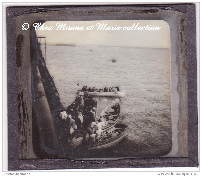 ESPAGNE - MALAGA - DEBARQUEMENT EN MER - CHALOUPES ET PASSAGERS - BATEAU NAVIRE - LOT DE 2 PLAQUES DE VERRE - PHOTO - Glasplaten