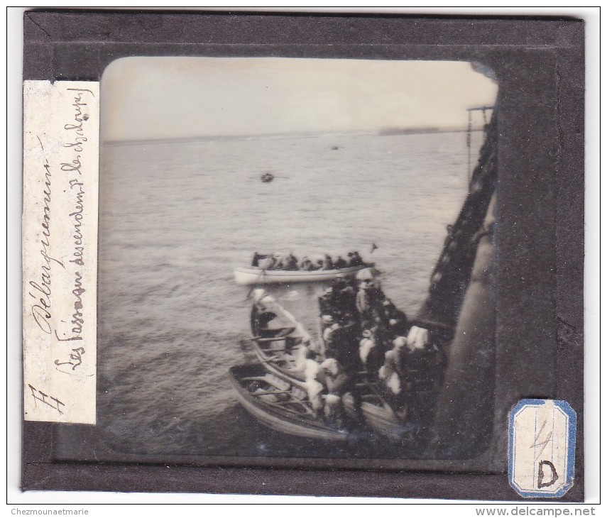 ESPAGNE - MALAGA - DEBARQUEMENT EN MER - CHALOUPES ET PASSAGERS - BATEAU NAVIRE - LOT DE 2 PLAQUES DE VERRE - PHOTO - Diapositiva Su Vetro