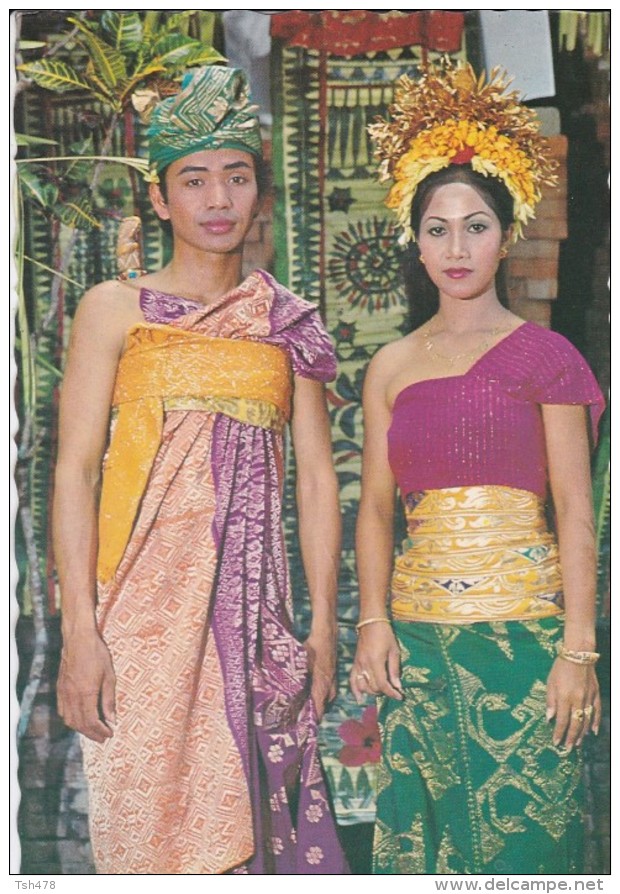 ASIE----INDONESIE-- Sepasang Mempelai.bali--voir 2 Scans - Indonesia