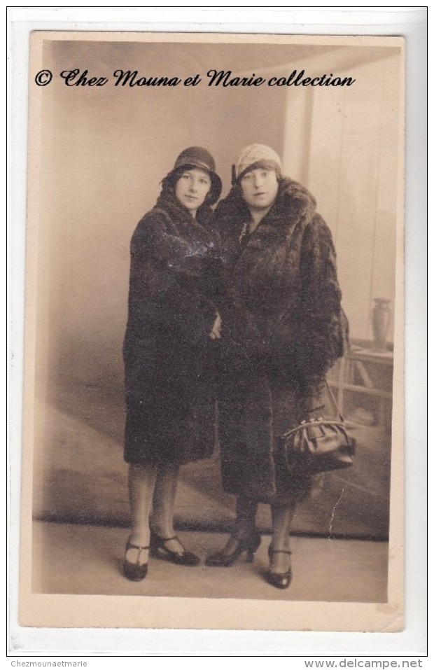 1930 - FEMMES AVEC CHAPEAU ET MANTEAU DE FOURRURE - SAC A MAIN - CARTE PHOTO - Mode