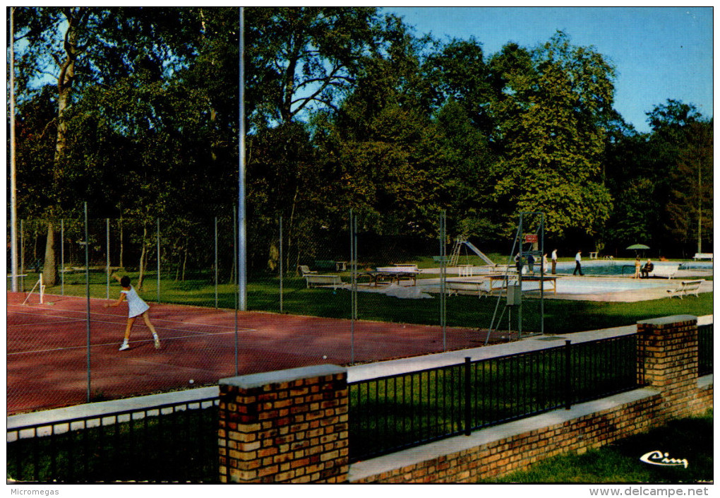 LESIGNY - Centre Sportif - Les Tennis Et La Piscine - Lesigny