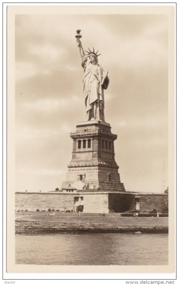 New York City, Statue Of Liberty C1940s Vintage Real Photo Postcard - Statue Of Liberty