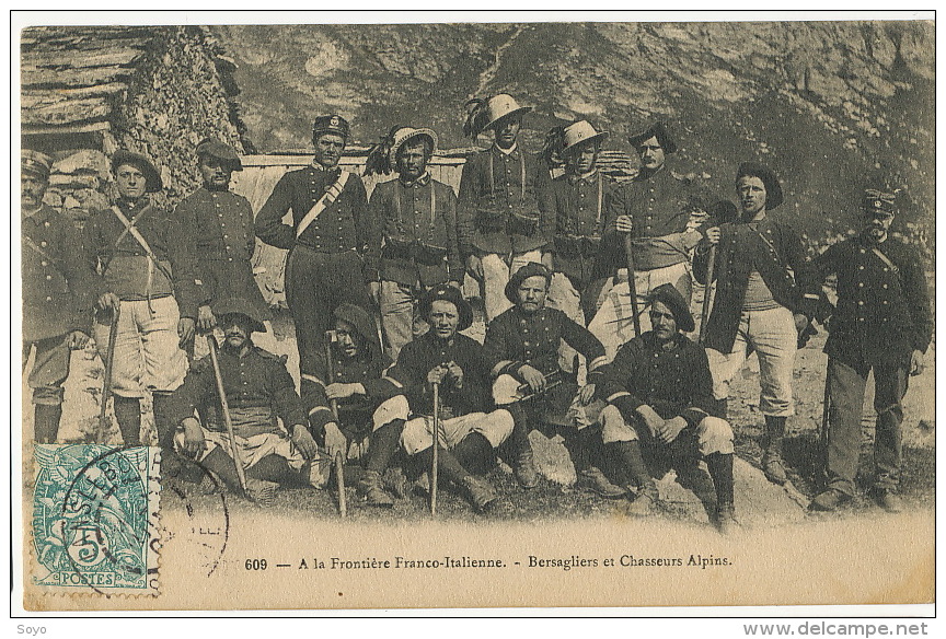 609 A La Frontire Franco Italienne Bersagliers Et Chasseurs Alpins Douaniers Customs - Douane