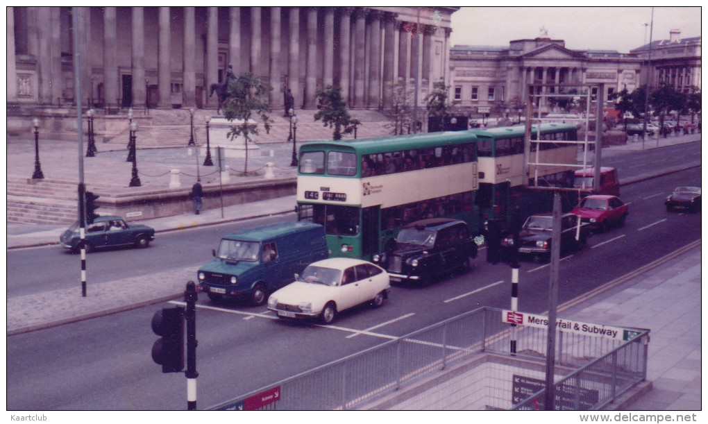 Liverpool: CITROËN GS, LEYLAND SHERPA, AUSTIN FX4, VOLVO 264, MG B RUBBER SERIES , DOUDLEDECKER BUSES - Lime Street - Auto's