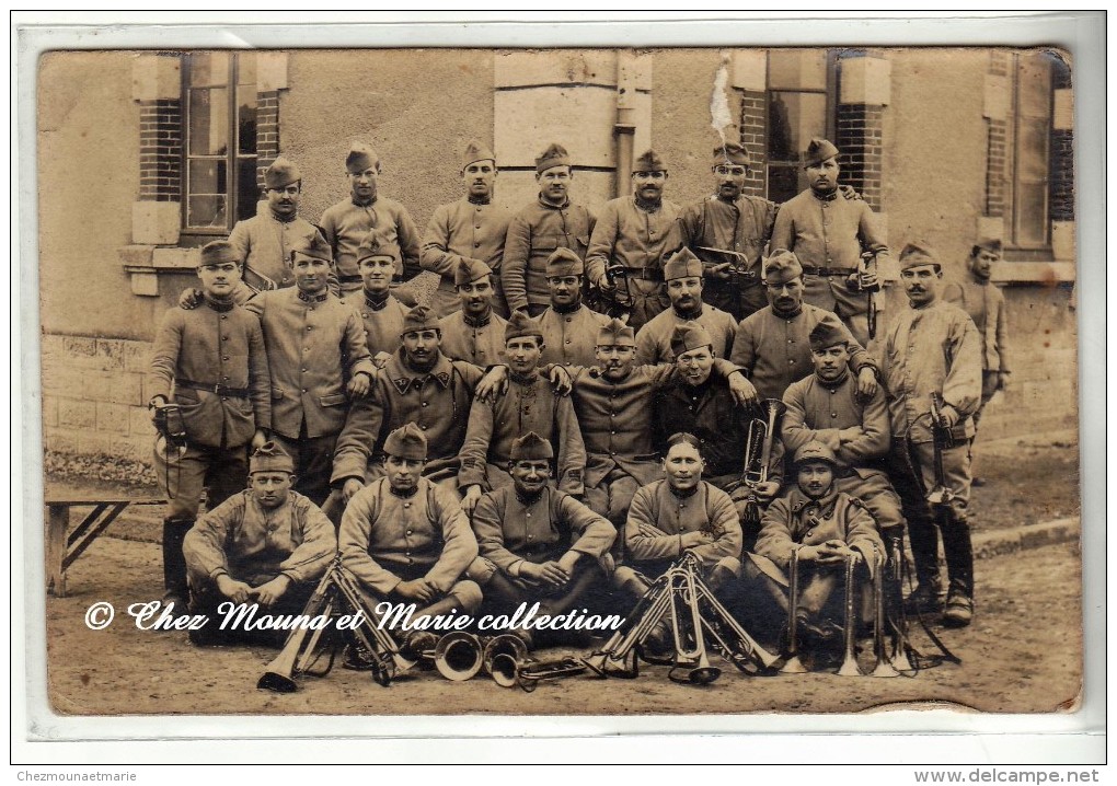 39 EME REGIMENT D ARTILLERIE - LES MUSICIENS - CARTE PHOTO MILITAIRE - Régiments