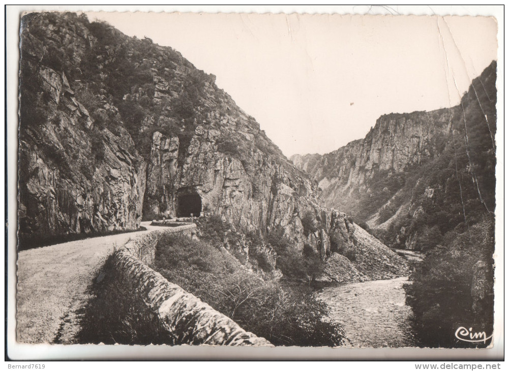 63 Vallee De La Sioule  Le Tunnel Des Gorges De Chouvigny - Otros & Sin Clasificación