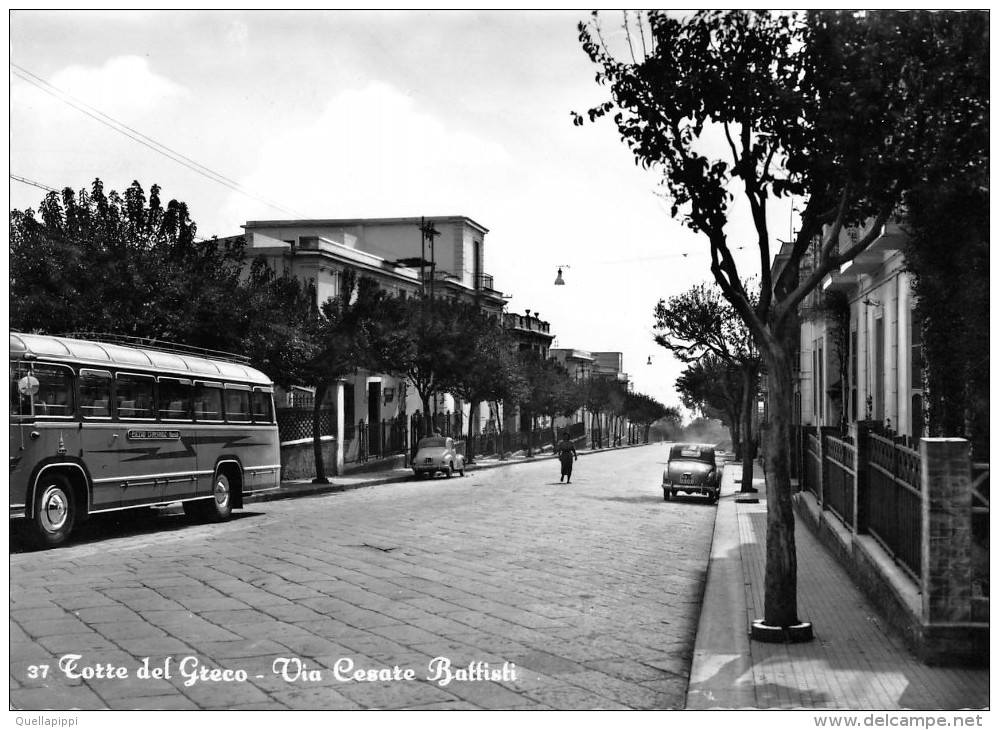 04553 "(NA) TORRE DEL GRECO - VIA CESARE BATTISTI" ANIMATA, AUTO, BUS CAMPANILE NAPO.  CART  SPED - Torre Del Greco