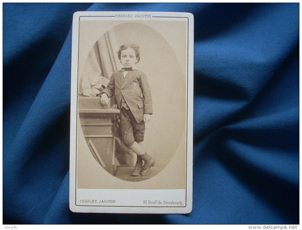 Photo CDV Charles Jacotin à Paris - Jeune Garçon à L'air Sérieux Circa 1880 L263 - Ancianas (antes De 1900)