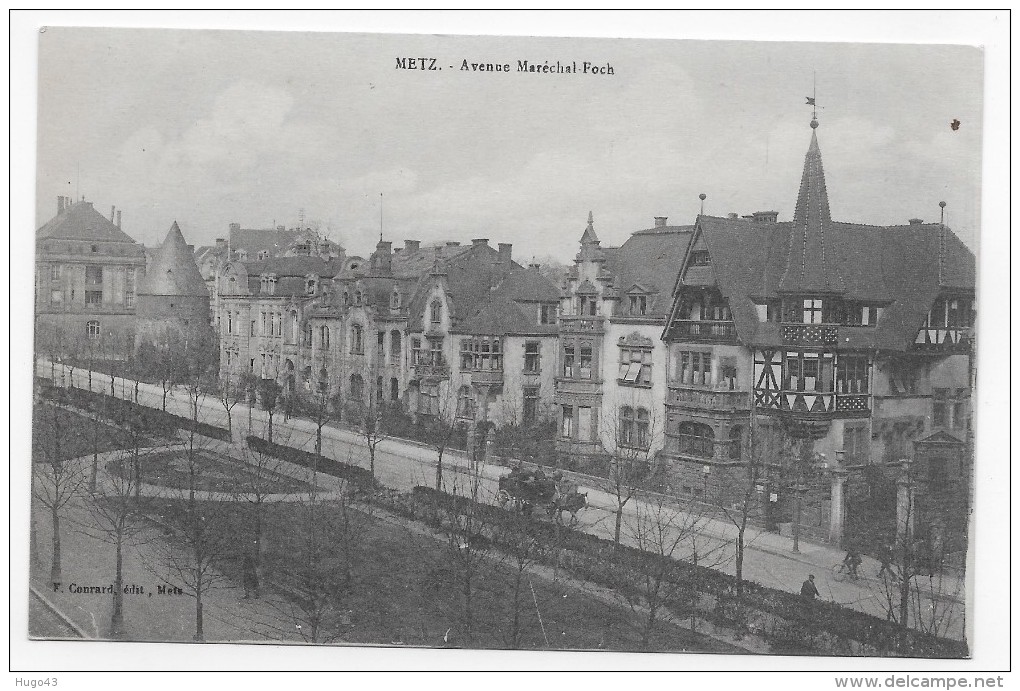 METZ EN 1919 - AVENUE MARECHAL FOCH AVEC ATTELAGE ET CYCLISTES - CPA VOYAGEE - Metz