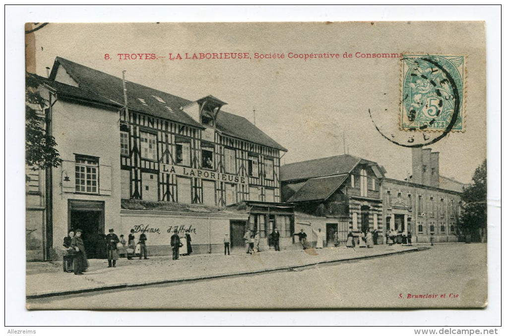 CPA  10  :   TROYES   La Laborieuse  Rue Animée   VOIR  DESCRIPTIF   §§§ - Troyes