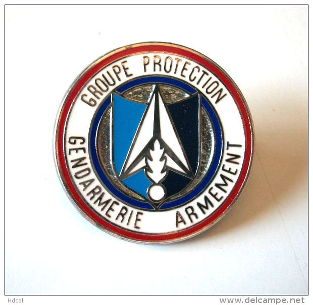 FRANCE - INSIGNE GENDARMERIE GROUPE DE PROTECTION Armement - Police & Gendarmerie