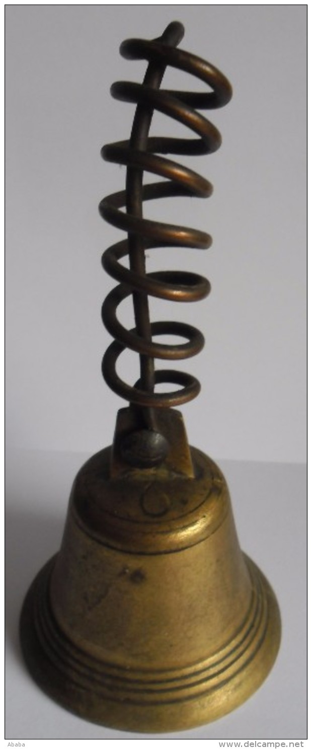 CLOCHE DE PORTE EN BRONZE AVEC RESSORT - Bells