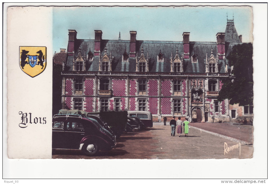 LES CHATEAUX DE LA LOIRE. BLOIS La Façade Louis XII ( Voitures Anciennes Année 50) - Blois