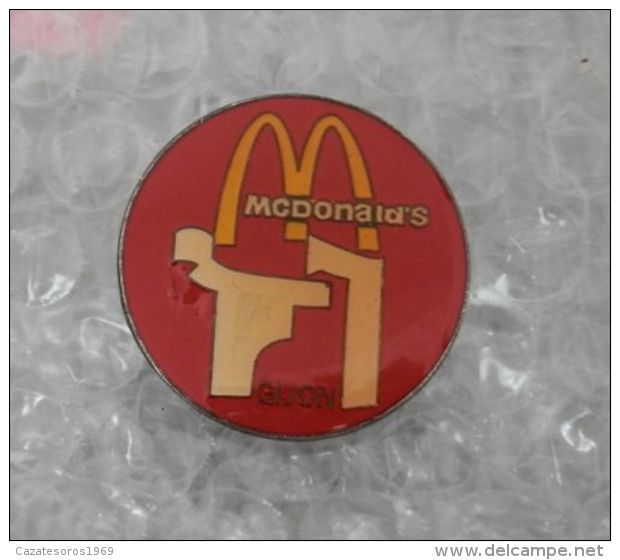 PIN MCDONALD'S DE  ESPAGNE  -- RESTAURANT DE GIJON - McDonald's