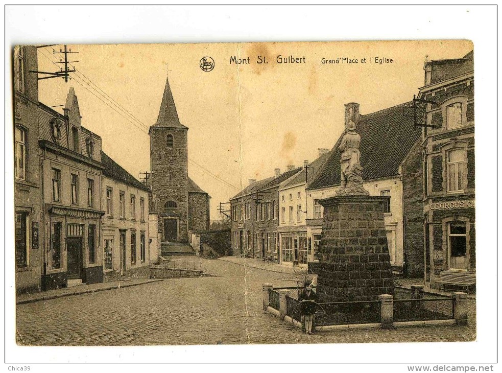 17317  -  Mont St. Guibert  -  Grand'Place Et L'Eglise - Mont-Saint-Guibert