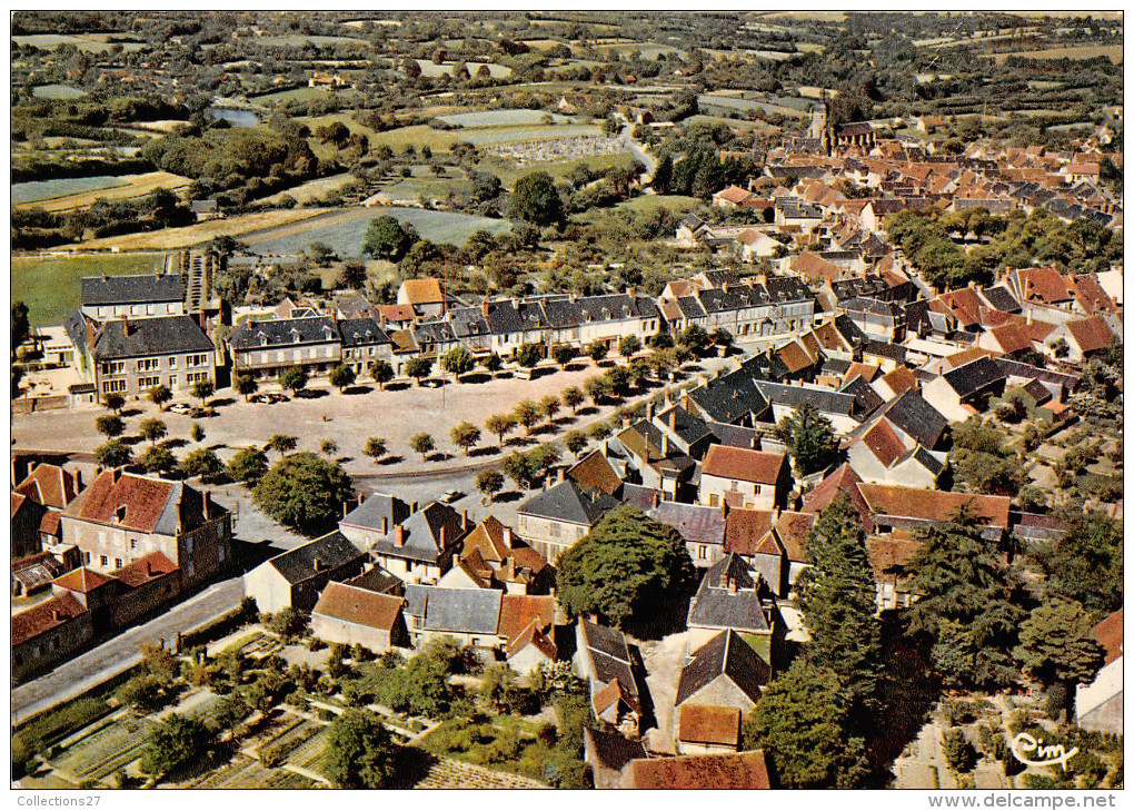 36-AIGURANDE-  LA PLACE -VUE AERIENNE - Autres & Non Classés